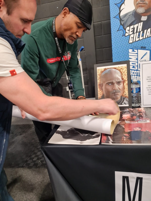 Seth Gilliam Signing Autograph for RACC Autograph Collector Abz Autographs