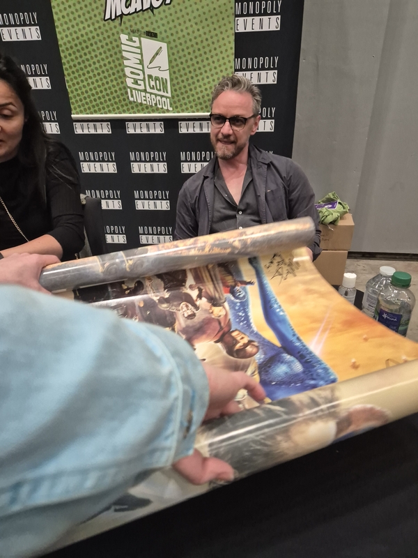 James McAvoy Signing Autographs for RACC Autograph Collector Superstar Autos James McAvoy Signing Autograph for RACC Autograph Collector Superstar Autos