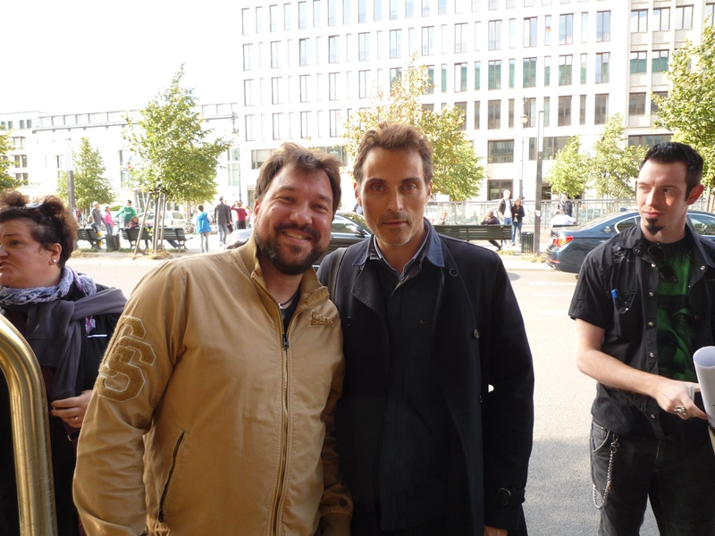 Rufus Sewell Photo with RACC Autograph Collector RB-Autogramme Berlin