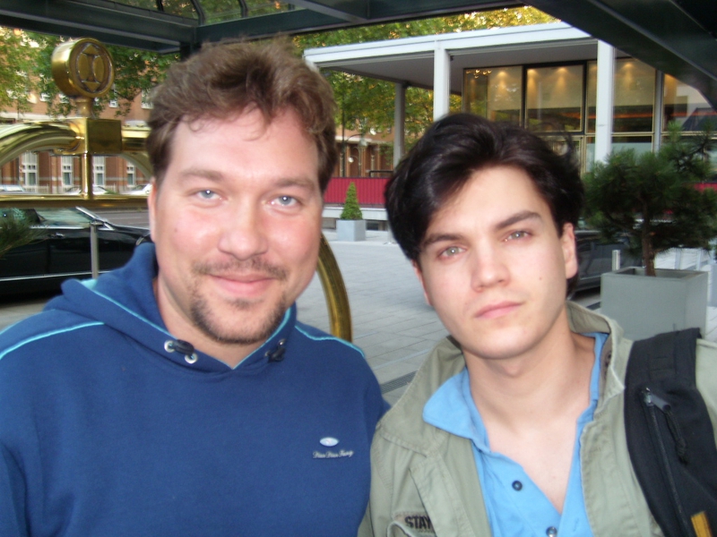 Emile Hirsch Photo with RACC Autograph Collector RB-Autogramme Berlin
