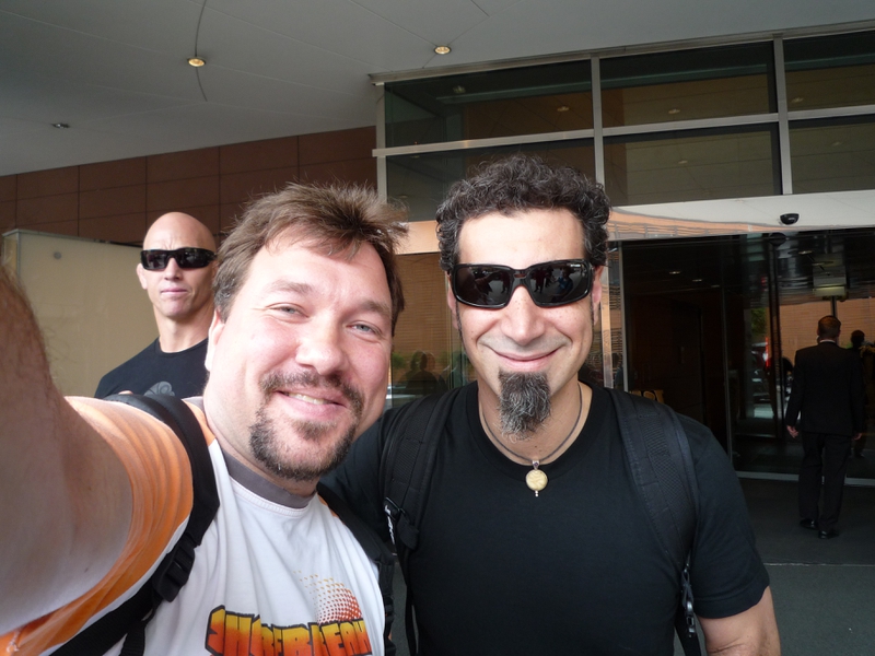 Serj Tankian Photo with RACC Autograph Collector RB-Autogramme Berlin Serj Tankian Photo with RACC Autograph Collector RB-Autogramme Berlin