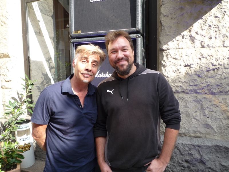 Glen Matlock Photo with RACC Autograph Collector RB-Autogramme Berlin Glen Matlock Photo with RACC Autograph Collector RB-Autogramme Berlin