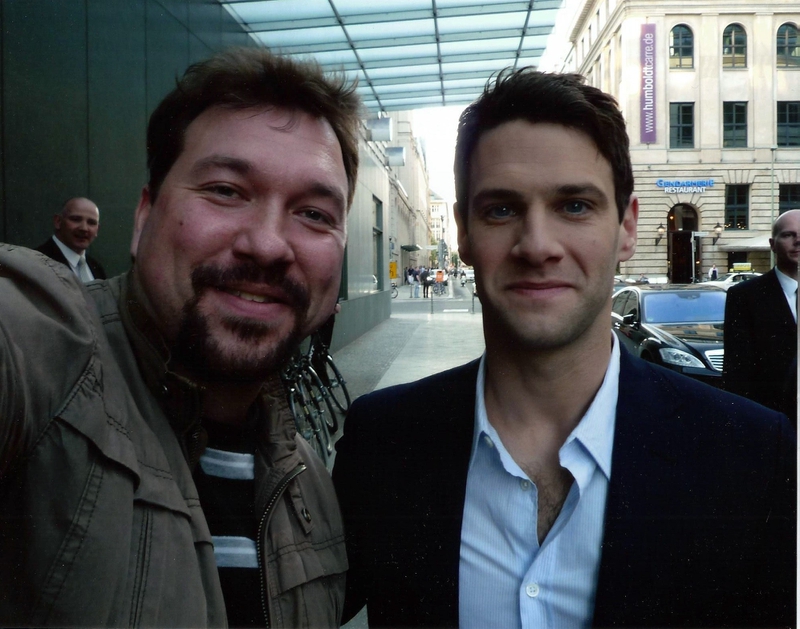 Justin Bartha Photo with RACC Autograph Collector RB-Autogramme Berlin