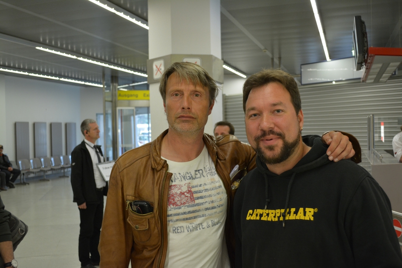 Mads Mikkelsen Photo with RACC Autograph Collector RB-Autogramme Berlin