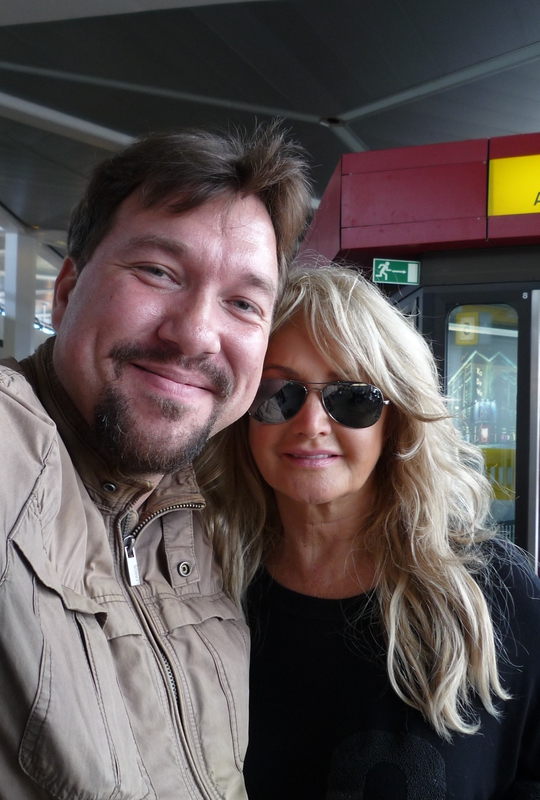 Bonnie Tyler Photo with RACC Autograph Collector RB-Autogramme Berlin
