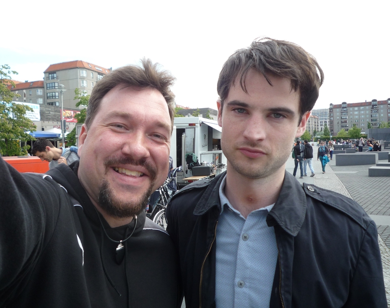 Tom Sturridge Photo with RACC Autograph Collector RB-Autogramme Berlin