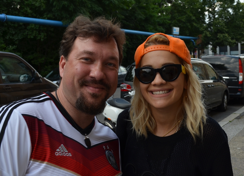 Rita Ora Photo with RACC Autograph Collector RB-Autogramme Berlin