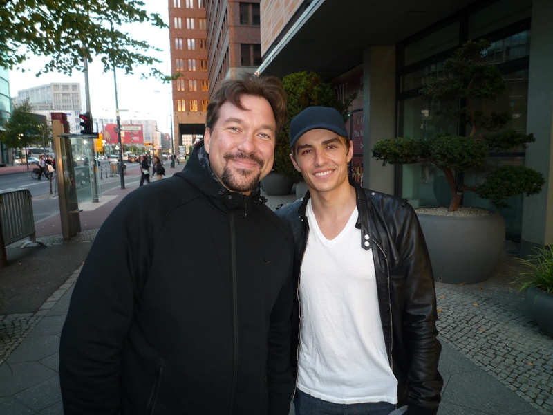 Dave Franco Photo with RACC Autograph Collector RB-Autogramme Berlin