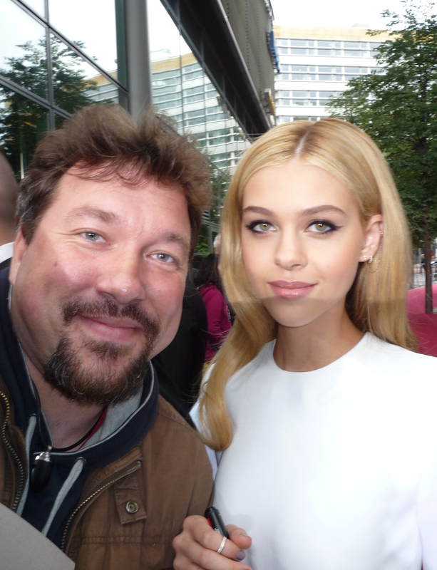 Nicola Peltz Photo with RACC Autograph Collector RB-Autogramme Berlin