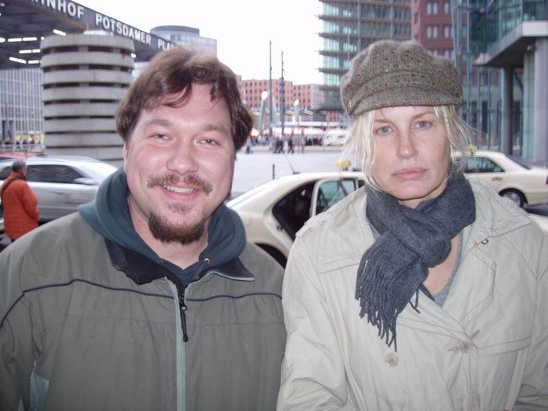 Daryl Hannah Photo with RACC Autograph Collector RB-Autogramme Berlin Daryl Hannah Photo with RACC Autograph Collector RB-Autogramme Berlin