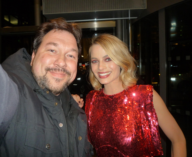 Margot Robbie Photo with RACC Autograph Collector RB-Autogramme Berlin Margot Robbie Photo with RACC Autograph Collector RB-Autogramme Berlin