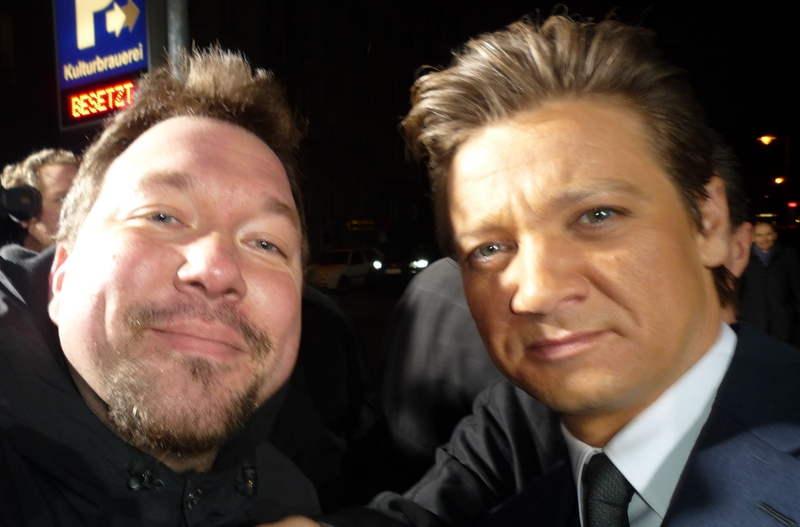 Jeremy Renner Photo with RACC Autograph Collector RB-Autogramme Berlin