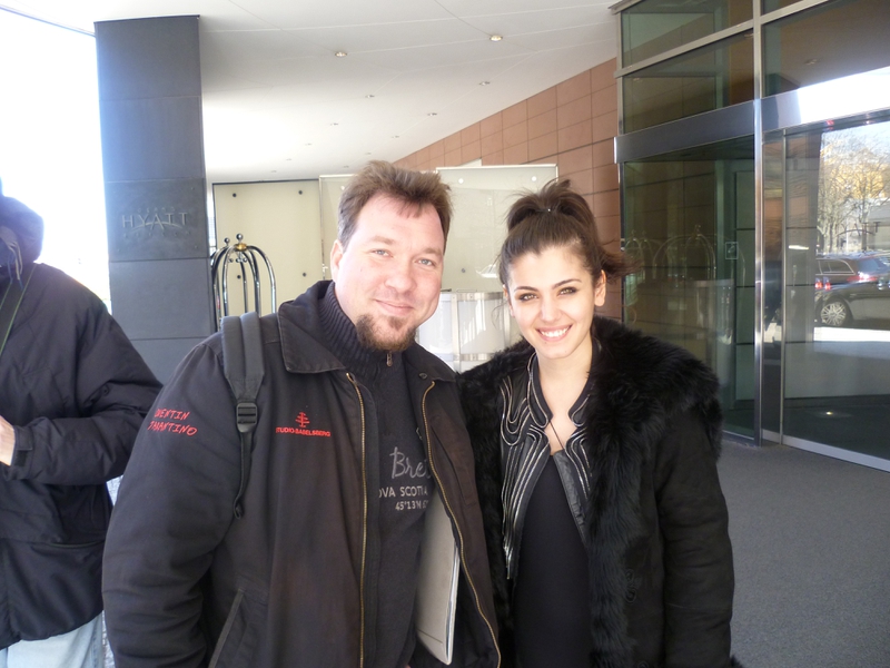 Katie Melua Photo with RACC Autograph Collector RB-Autogramme Berlin Katie Melua Photo with RACC Autograph Collector RB-Autogramme Berlin