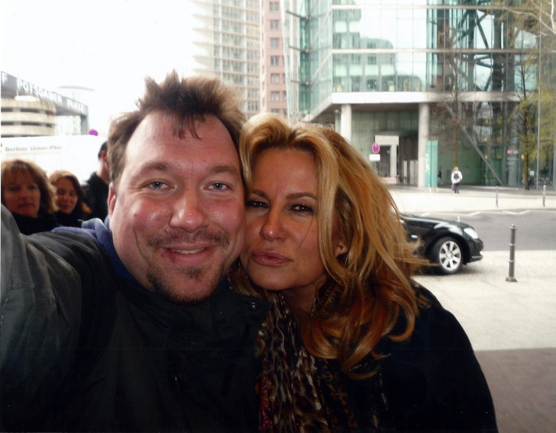 Jennifer Coolidge Photo with RACC Autograph Collector RB-Autogramme Berlin