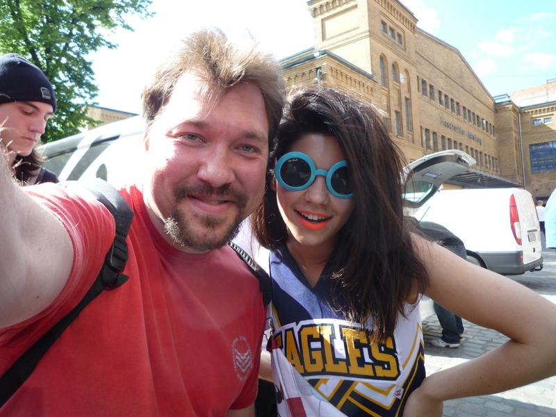Marina and the Diamonds Photo with RACC Autograph Collector RB-Autogramme Berlin Marina and the Diamonds Photo with RACC Autograph Collector RB-Autogramme Berlin