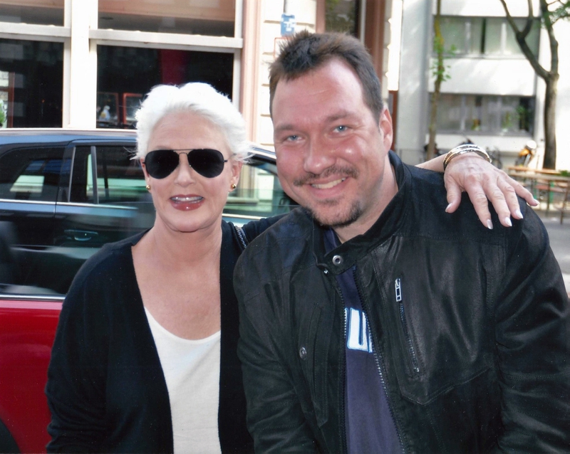 Sharon Gless Photo with RACC Autograph Collector RB-Autogramme Berlin Sharon Gless Photo with RACC Autograph Collector RB-Autogramme Berlin