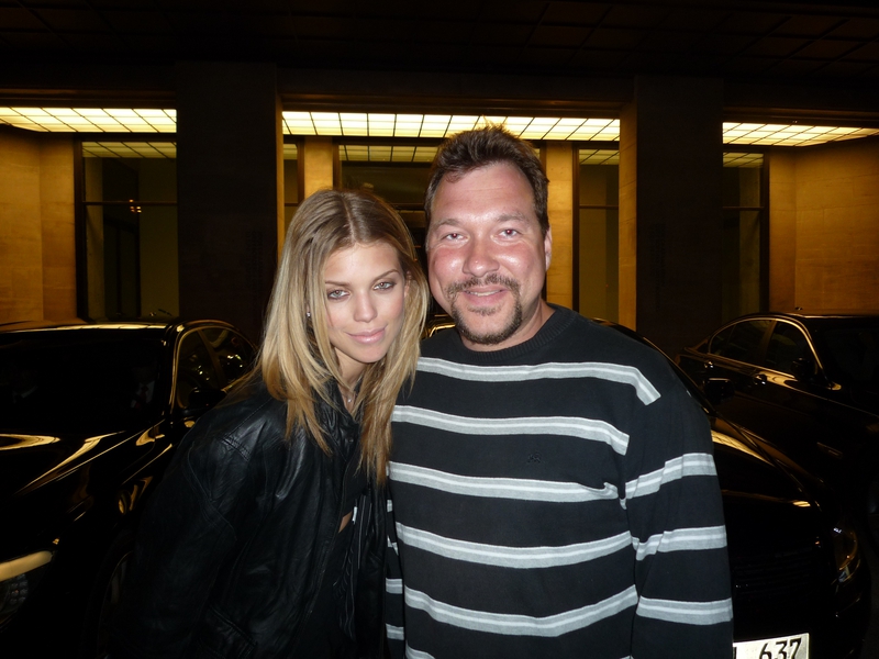 AnnaLynne McCord Photo with RACC Autograph Collector RB-Autogramme Berlin