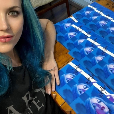 Alissa White Gluz Autograph Profile