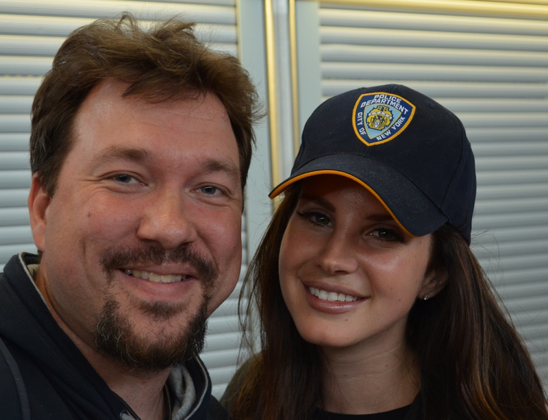 Lana Del Rey Photo with RACC Autograph Collector RB-Autogramme Berlin Lana Del Rey Photo with RACC Autograph Collector RB-Autogramme Berlin