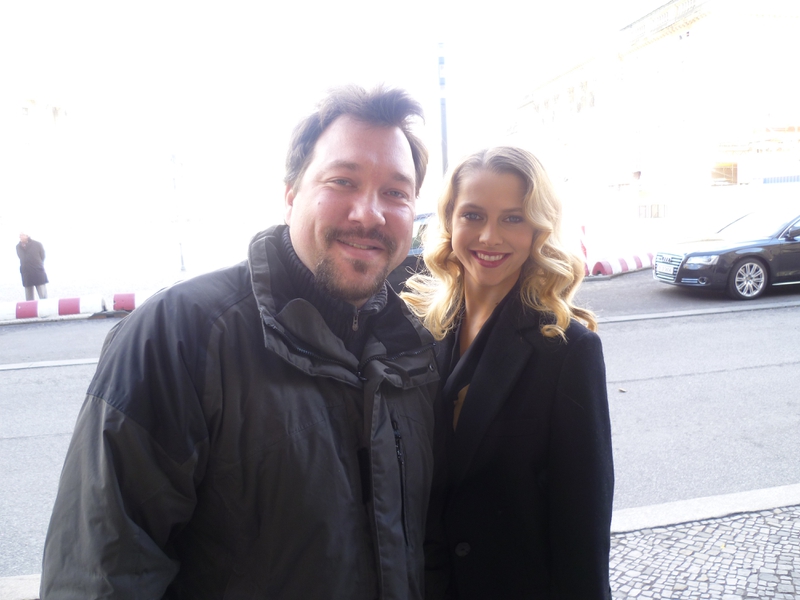 Teresa Palmer Photo with RACC Autograph Collector RB-Autogramme Berlin