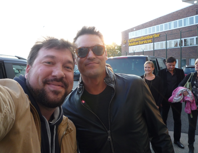 Brian Austin Green Photo with RACC Autograph Collector RB-Autogramme Berlin