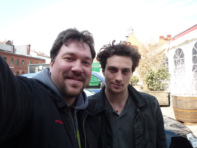 Aaron Taylor-Johnson Photo with RACC Autograph Collector RB-Autogramme Berlin
