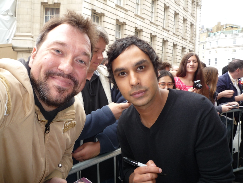 Kunal Nayyar Photo with RACC Autograph Collector RB-Autogramme Berlin