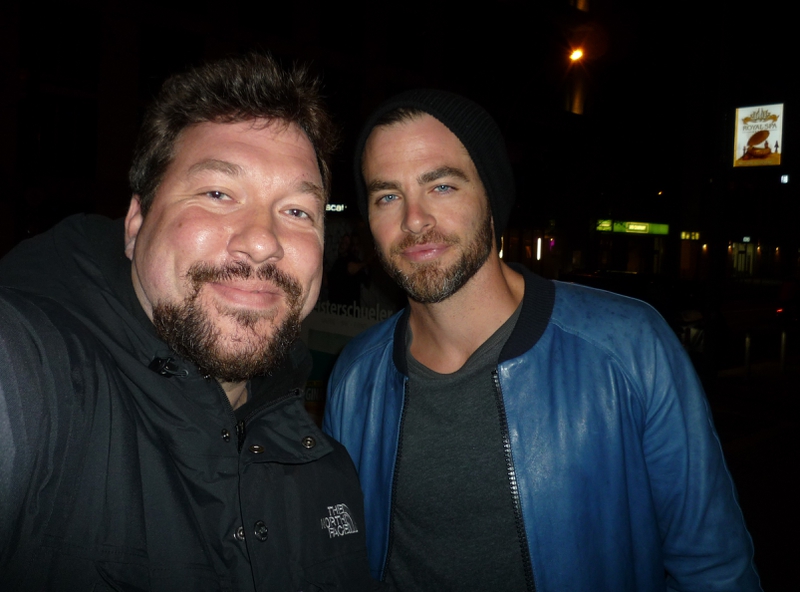 Chris Pine Photo with RACC Autograph Collector RB-Autogramme Berlin