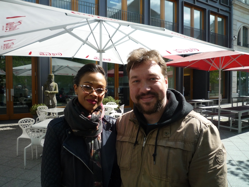 Zoe Saldana Photo with RACC Autograph Collector RB-Autogramme Berlin