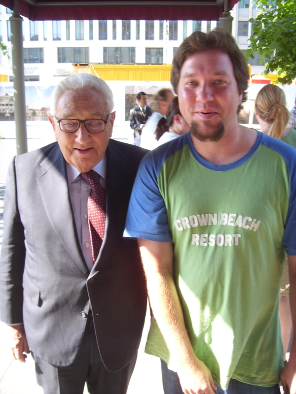 Henry Kissinger Photo with RACC Autograph Collector RB-Autogramme Berlin Henry Kissinger Photo with RACC Autograph Collector RB-Autogramme Berlin
