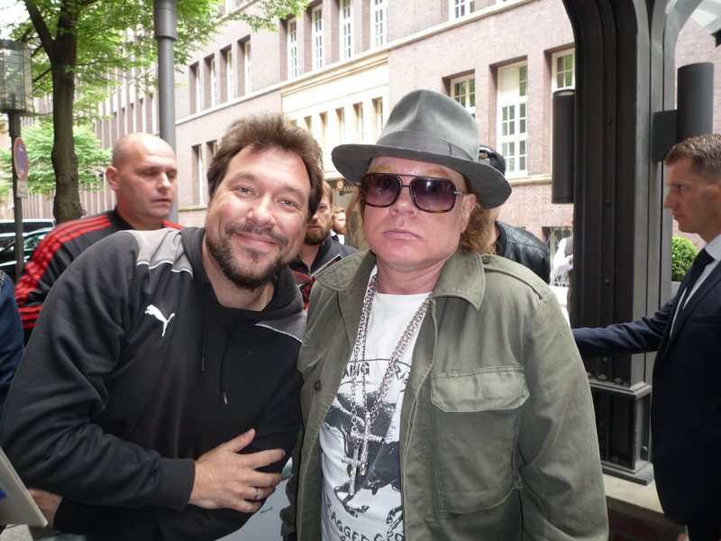 Axl Rose Photo with RACC Autograph Collector RB-Autogramme Berlin