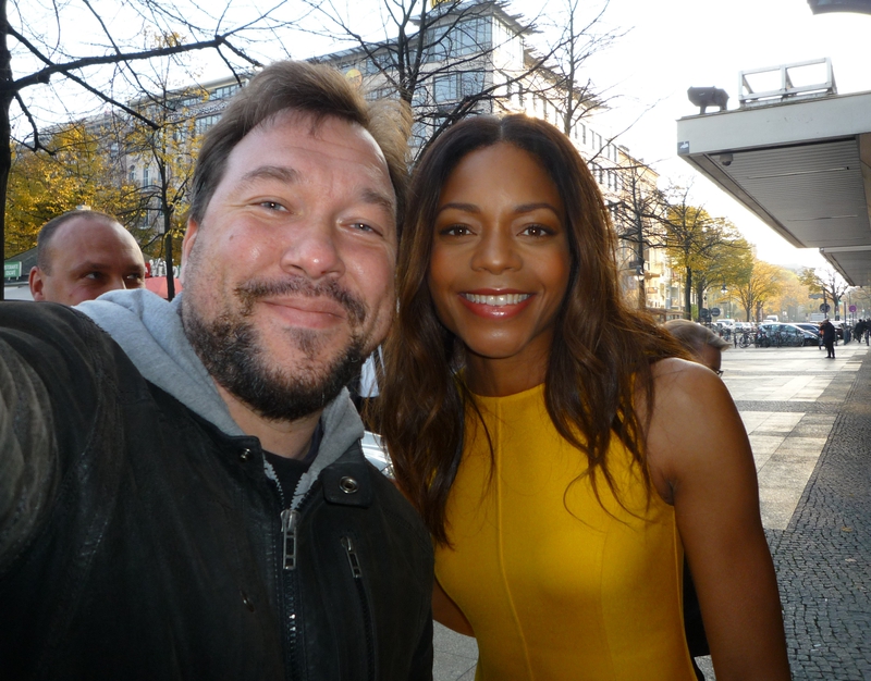 Naomie Harris Photo with RACC Autograph Collector RB-Autogramme Berlin