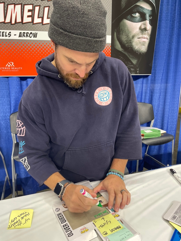 Stephen Amell Signing Autograph for RACC Autograph Collector Zobie