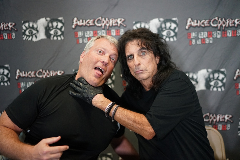 Alice Cooper Photo with RACC Autograph Collector Greg Drugan Alice Cooper Photo with RACC Autograph Collector Greg Drugan
