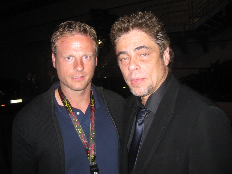 Benicio Del Toro Photo with RACC Autograph Collector AV-Autographs