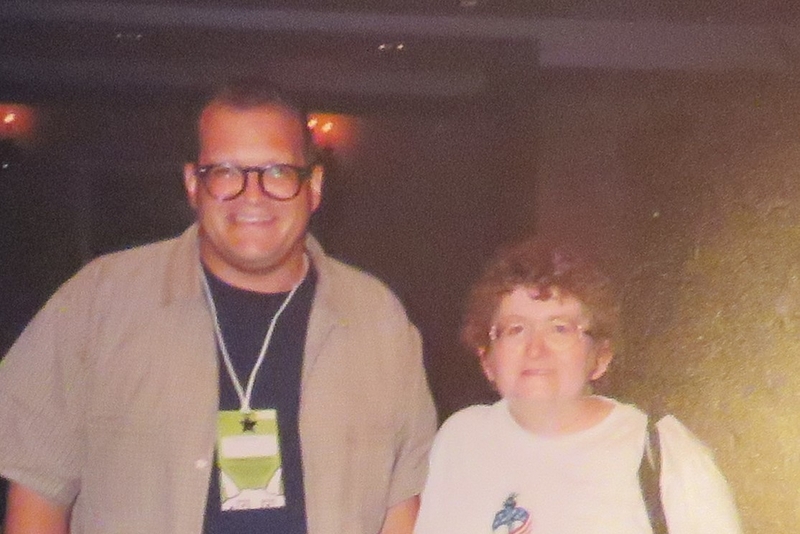 Drew Carey Photo with RACC Autograph Collector Sharon Howe