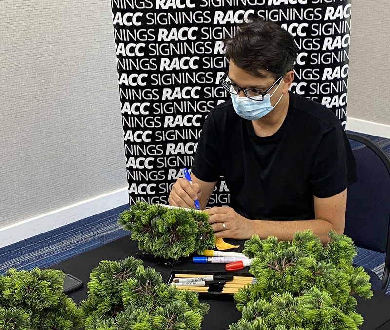 Ralph Macchio Signing Autographs for RACC Autograph Collector Framing History Ralph Macchio Signing Autograph for RACC Autograph Collector Framing History