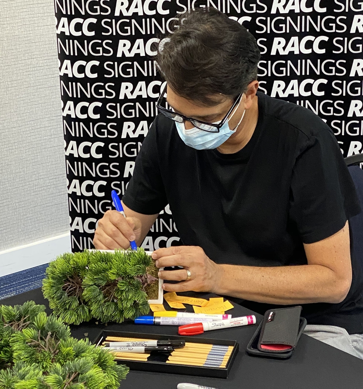 Ralph Macchio Signing Autographs for RACC Autograph Collector Framing History Ralph Macchio Signing Autograph for RACC Autograph Collector Framing History