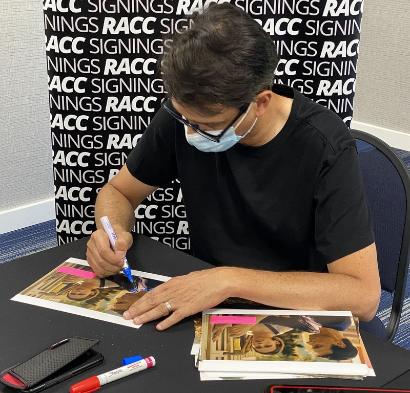 Ralph Macchio Signing Autographs for RACC Autograph Collector Framing History Ralph Macchio Signing Autograph for RACC Autograph Collector Framing History