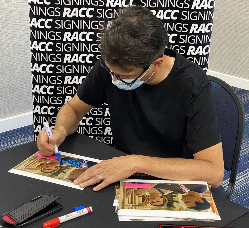 Ralph Macchio Signing Autographs for RACC Autograph Collector Framing History Ralph Macchio Signing Autograph for RACC Autograph Collector Framing History