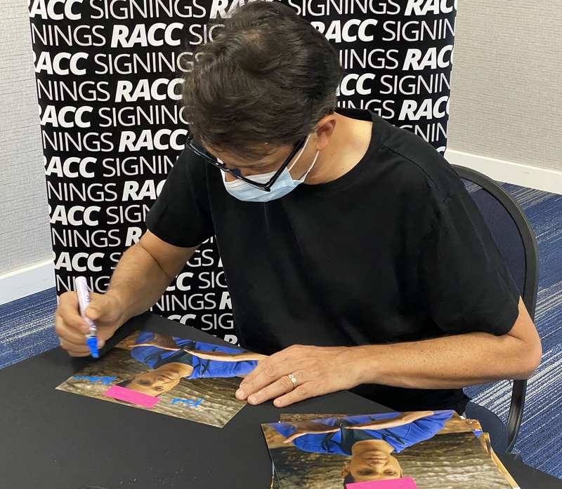 Ralph Macchio Signing Autographs for RACC Autograph Collector Framing History Ralph Macchio Signing Autograph for RACC Autograph Collector Framing History