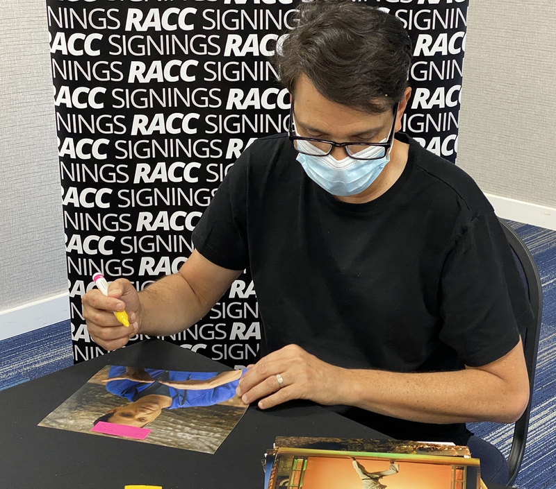 Ralph Macchio Signing Autographs for RACC Autograph Collector Framing History Ralph Macchio Signing Autograph for RACC Autograph Collector Framing History