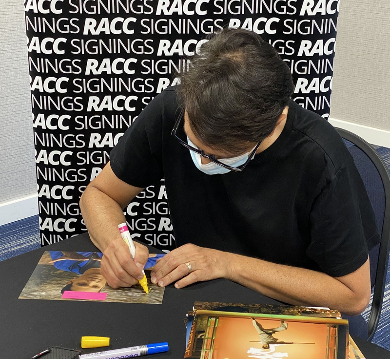 Ralph Macchio Signing Autographs for RACC Autograph Collector Framing History Ralph Macchio Signing Autograph for RACC Autograph Collector Framing History