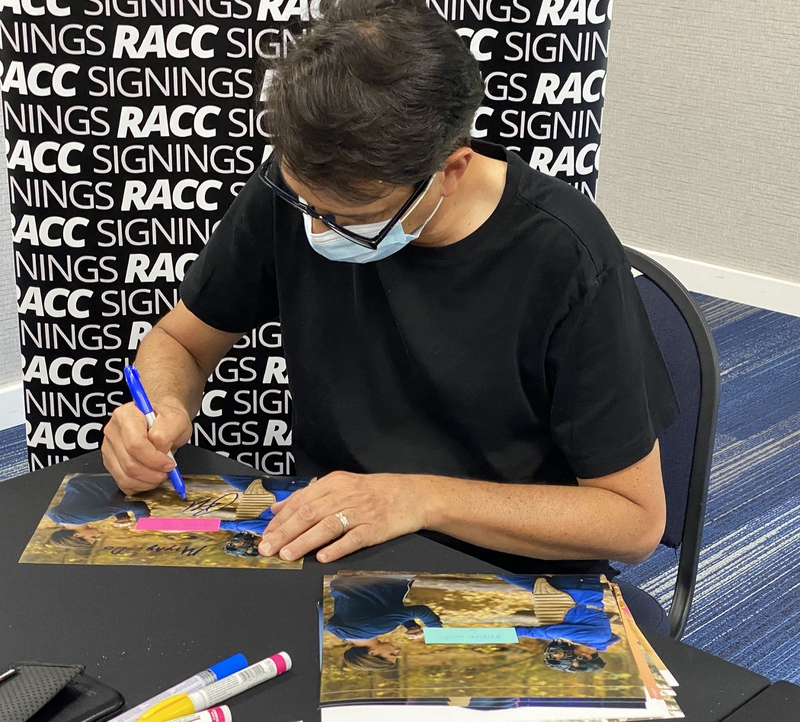 Ralph Macchio Signing Autographs for RACC Autograph Collector Framing History Ralph Macchio Signing Autograph for RACC Autograph Collector Framing History