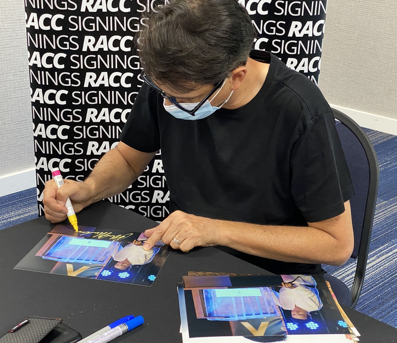 Ralph Macchio Signing Autographs for RACC Autograph Collector Framing History Ralph Macchio Signing Autograph for RACC Autograph Collector Framing History