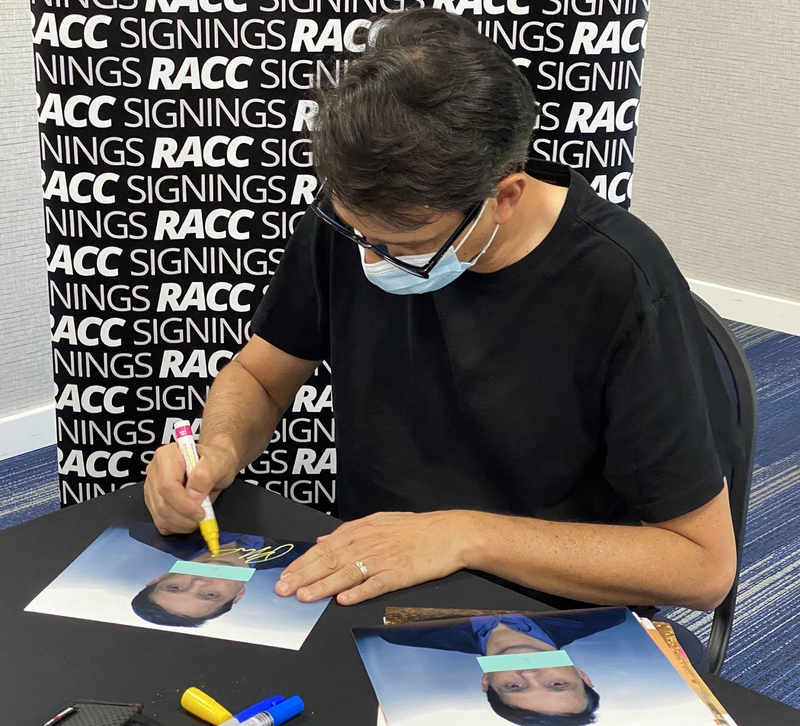 Ralph Macchio Signing Autographs for RACC Autograph Collector Framing History Ralph Macchio Signing Autograph for RACC Autograph Collector Framing History