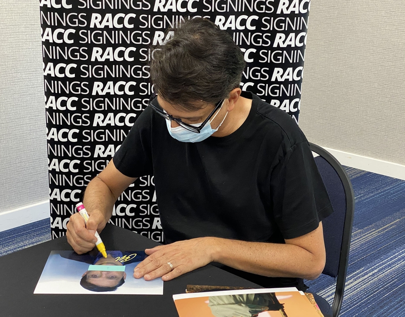 Ralph Macchio Signing Autographs for RACC Autograph Collector Framing History Ralph Macchio Signing Autograph for RACC Autograph Collector Framing History