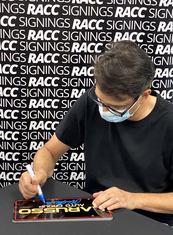 Ralph Macchio Signing Autographs for RACC Autograph Collector Framing History Ralph Macchio Signing Autograph for RACC Autograph Collector Framing History