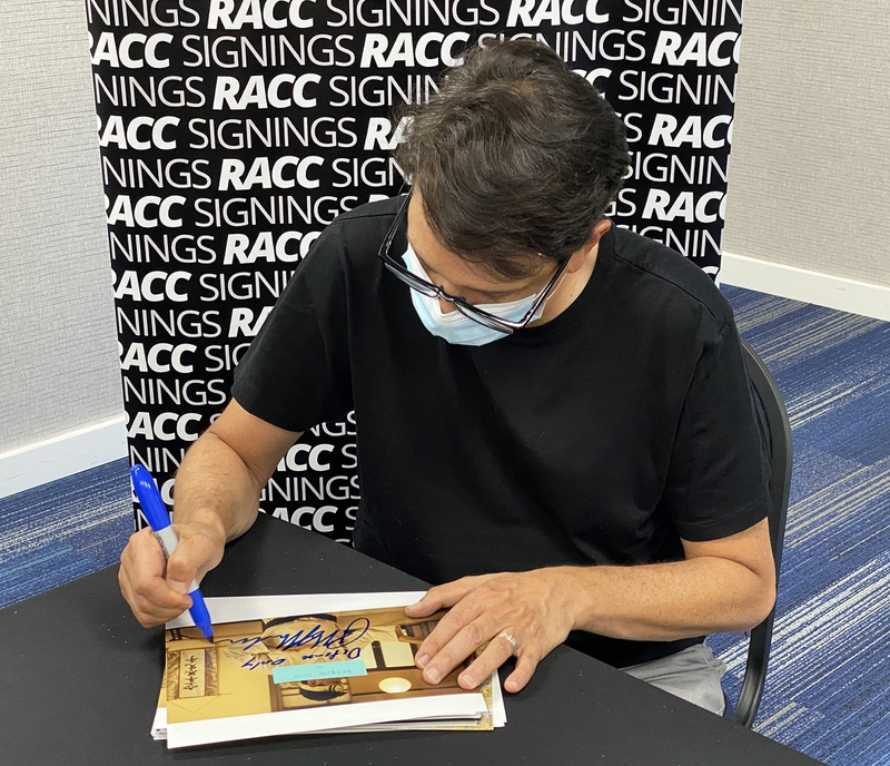 Ralph Macchio Signing Autographs for RACC Autograph Collector Framing History Ralph Macchio Signing Autograph for RACC Autograph Collector Framing History