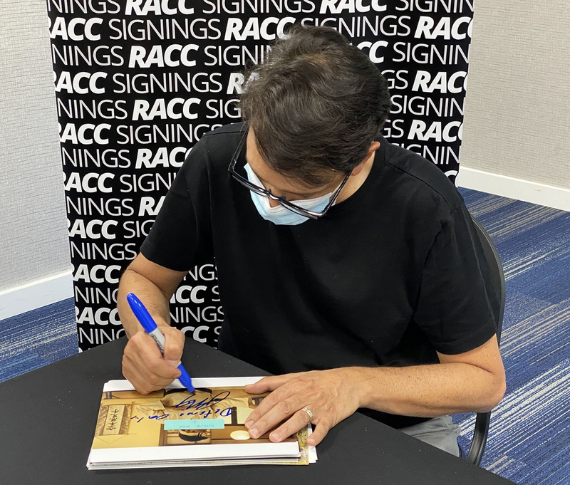 Ralph Macchio Signing Autographs for RACC Autograph Collector Framing History Ralph Macchio Signing Autograph for RACC Autograph Collector Framing History